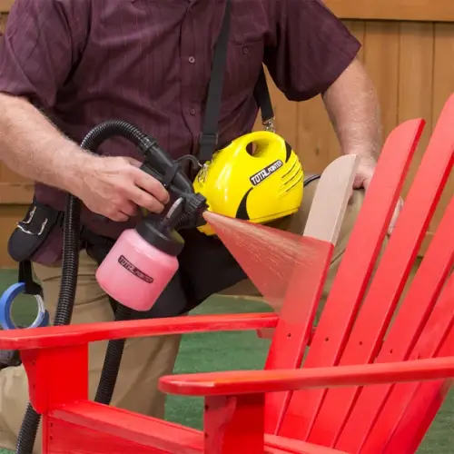 painting a chair with Total Pianter